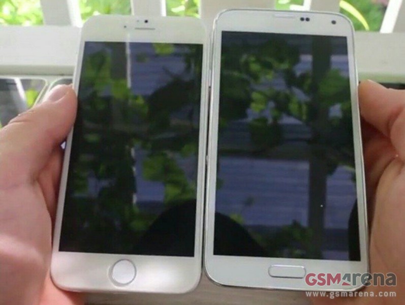 iPhone6 AndroDollar3 - LEAKED : iPhone 6, 4.7" and 5.5" in Gold and being compared to the Galaxy S5