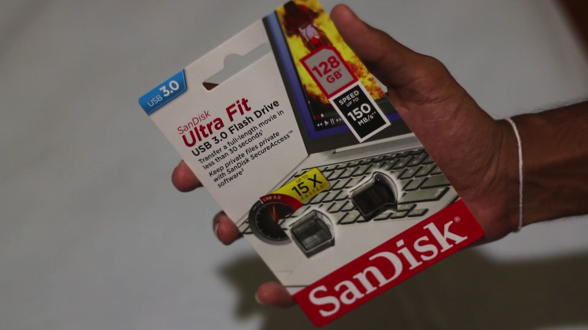 SanDisk Ultra Fit Unboxing_Apr 24, 2016, 8.52.07 PM